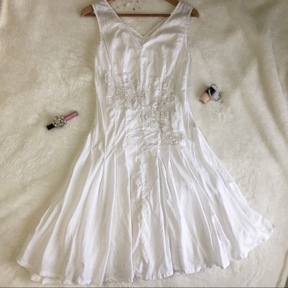 🆕{BGN Studio} White Linen dress + metallic detail - Picture 8 of 8